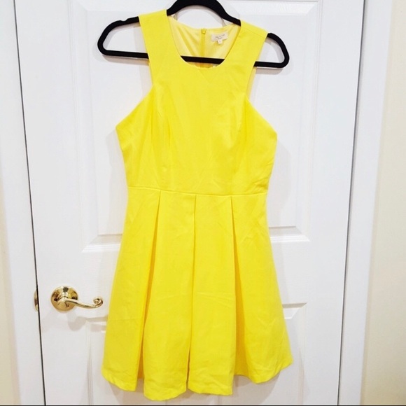 Beautiful yellow dress! - Picture 3 of 6